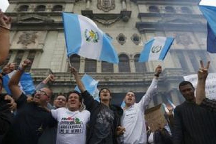 Rakyat Guatemala menyambut gembira pencabutan kekebalan hukum presiden. 