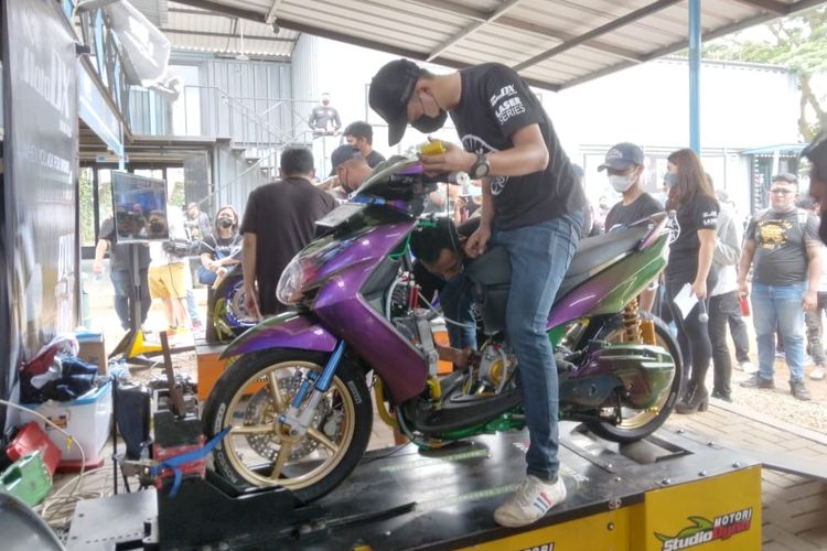 NGK MotoDX Dyno War yang berlangsung di Serpong, Tangerang, Minggu (9/1/2022).