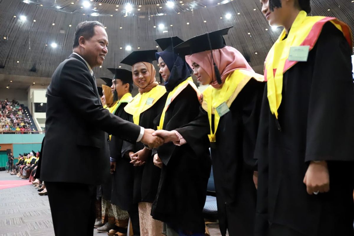 Menteri Nasir saat menghadiri Wisuda dan Dies Natalis Univeristas Nasional ke-70 di Jakarta Convention Center (22/9/2019).
