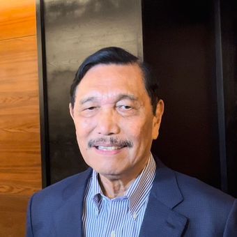 Menteri Koordinator Kemaritiman dan Investasi Luhut Binsar Pandjaitan saat ditemui usai perayaan ulang tahunnya ke-76 di Sopo Del Tower, Jakarta, Kamis (28/9/2023). 