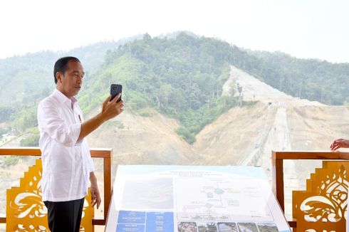 Saat Jokowi Mengevlog di Hari Putusan Sengketa Hasil Pilpres yang Menangkan Prabowo-Gibran...