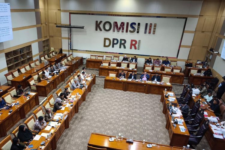 Kala Penegak Hukum Dipanggil Komisi III DPR, Fenomena Apa Ini?