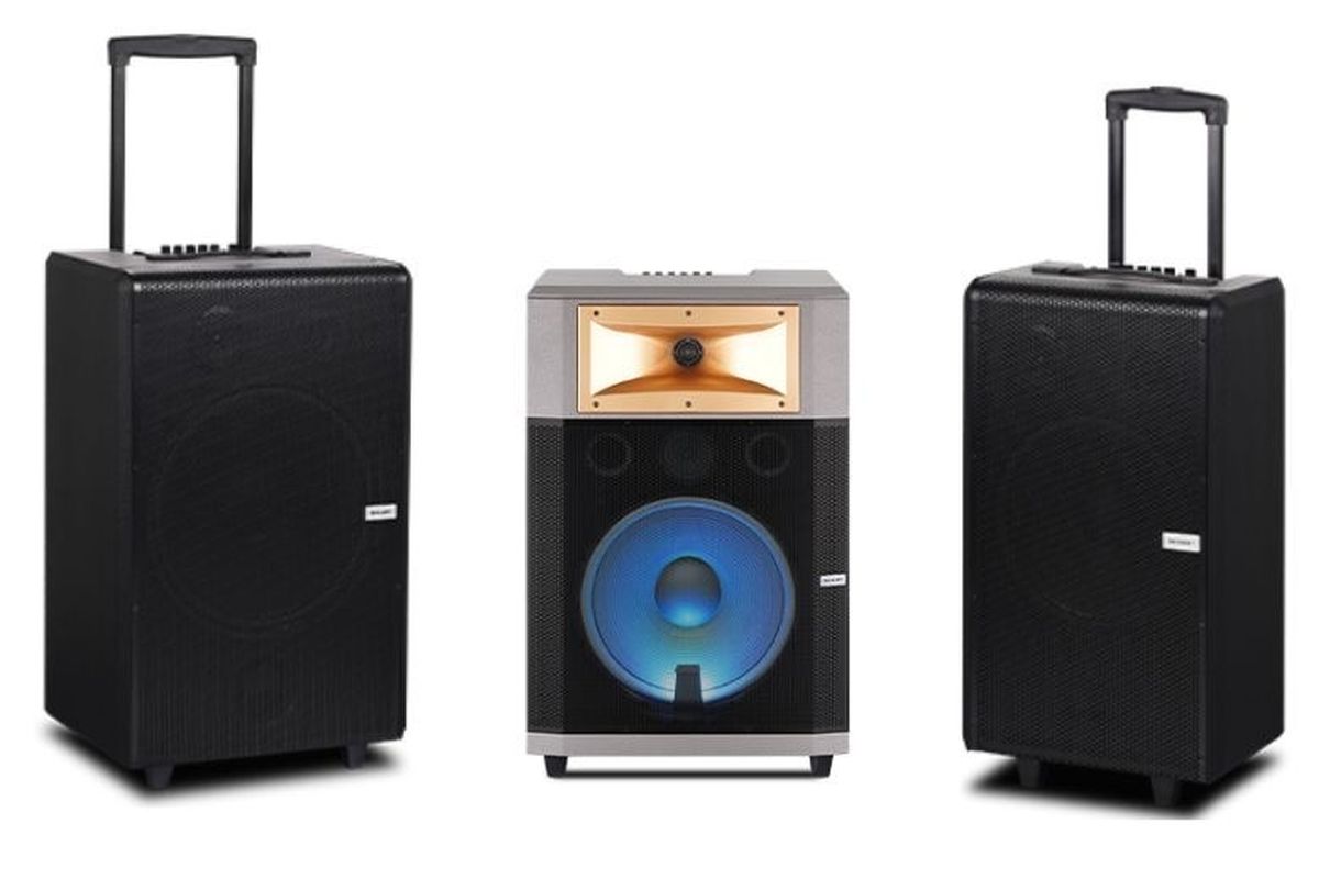 Jajaran audio speaker baru dari Sharp. (Dari kiri ke kanan) CBOX-TR15MBS, CBOX-SPRO15B, dan CBOX-TRB12MBS. 