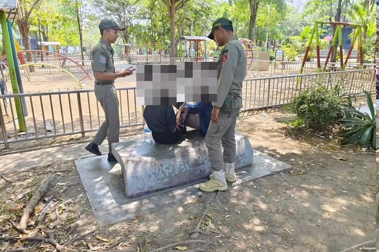 Diduga Bermesraan di Taman Jaya Wijaya Solo, Dua Sejoli Diciduk Satpol PP 