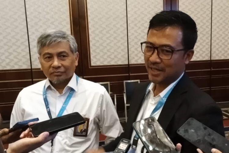 (dari kiri ke kanan) Anggota Badan Pengatur Jalan Tol (BPJT) Sony S. Wibowo dan Kepala BPJT Wilan Oktavian dalam Hunindotech 6.0 di Jakarta Selatan, Senin (20/10/2025).