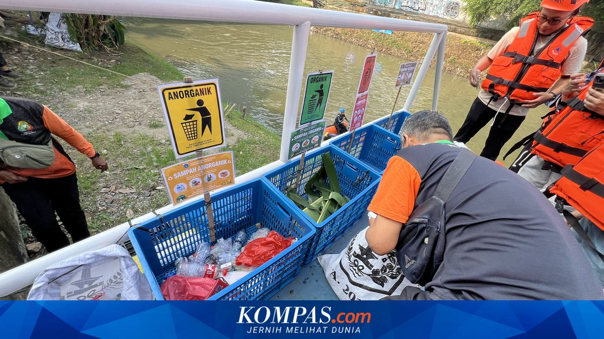 Relawan Ciliwung: Masih Banyak Warga Anggap Sungai sebagai Tempat Pembuangan Sampah