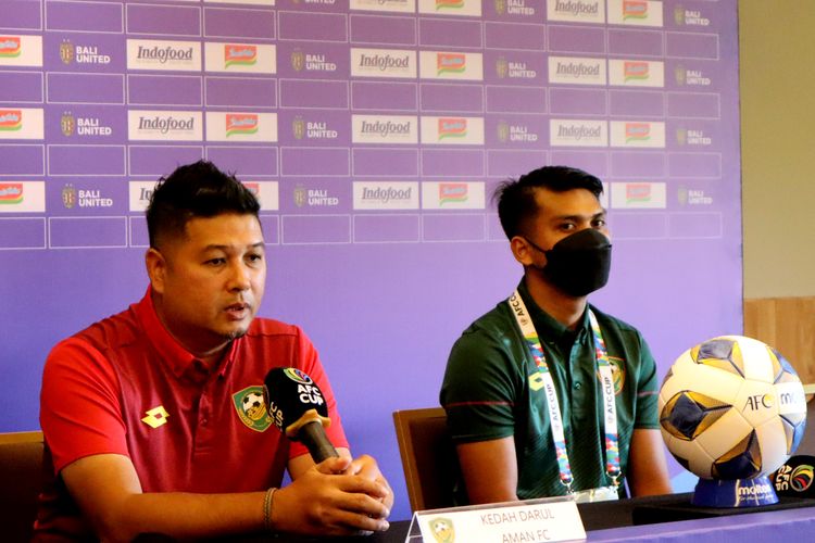 Preskon jelang babak penyisihan Grup G AFC Cup 2022, Pelatih Kedah Darul Aman FC Aidil Sharin Sahak dan pemain Akmal Zahir di Sthala Ubud Bali, Kamis (23/6/2022) siang.