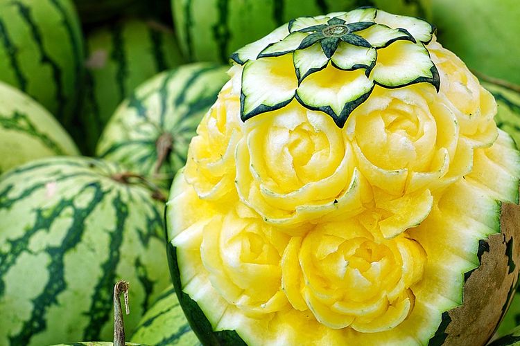 Ilustrasi semangka kuning.