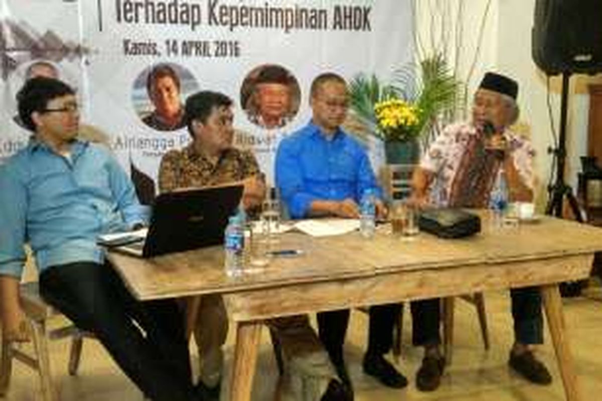 Kiri ke kanan: moderator, pengamat politik Airlangga Pribadi, Sekretaris Jenderal PAN Eddy Soeparno, dan tokoh Betawi Ridwan Saidi dalam sebuah diskusi di Kebayoran Baru, Jakarta Selatan, Kamis (14/4/2016).