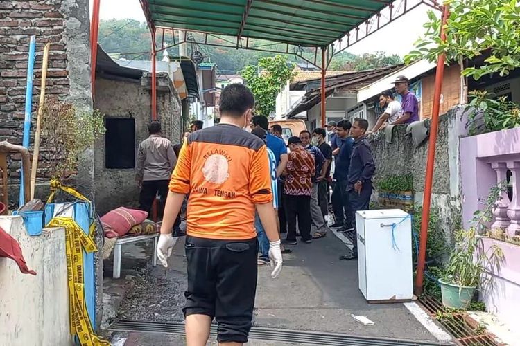 Lokasi tempat korban melakukan bunuh diri di Jalan Trangkil II No.71 Kelurahan Ngesrep, Kecamatan Banyumanik, Kota Semarang, Jawa Tengah (Jateng). 