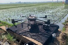 Penyemprotan Pupuk Cair dengan Drone Dikenalkan ke Petani di Ciparay