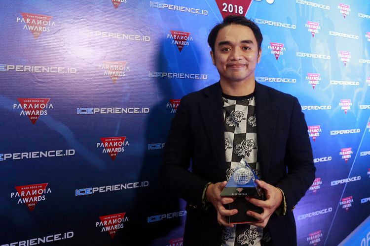 Dipha Barus raih DJ of The Year di Paranoia Awards 2018 yang diadakan di The Pallas, SCBD, Jakarta Selatan, Rabu (7/11/2018).