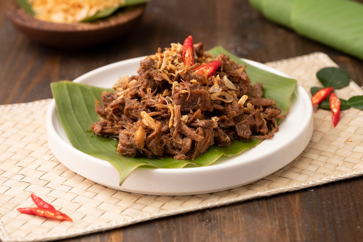 Ilustrasi empal daging suwir untuk lauk makan. 
