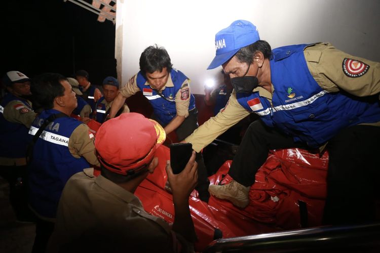 Bantuan logistik untuk korban gempa Cianjur yang disalurkan oleh Kementerian Sosial. 