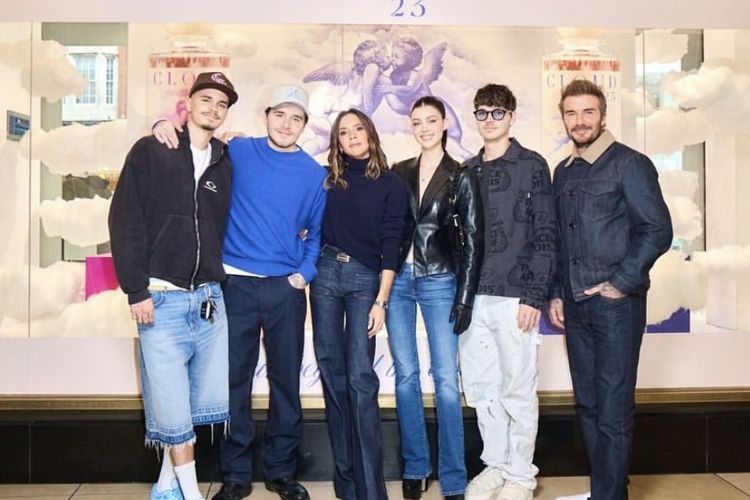 Momen kebersamaan keluarga Beckham dengan sang menantu Nicola Peltz. Nikmati cerita tentang perjalanan hidup Nicola Peltz Beckham, dari aktris dan model hingga menjadi istri Brooklyn Beckham yang kini jadi sorotan.