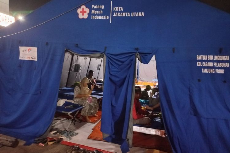 Kondisi posko darurat bencana PMI Jakarta Utara, mulai ditinggalkan sebagian para pengungsi kebakaran Depo Pertamina Plumpang, pada Sabtu (4/3/2023).