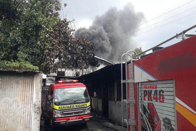 Sudah 19 Jam, Kebakaran Pabrik Mainan di Medan Belum Berhasil Dipadamkan