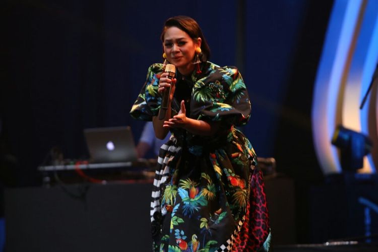 Vokalis Andien tampil di panggung Java Jazz Festival (JJF) 2017, JIExpo Kemayoran, Jakarta Pusat, Jumat (3/3/2017) malam.