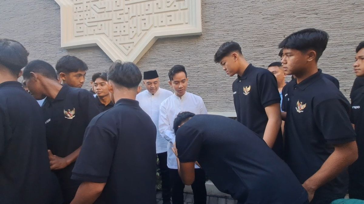 Timnas U-16 Shalat Id Bareng Gibran di Balai Kota Solo, Ada Sapi Kurban dari PSSI