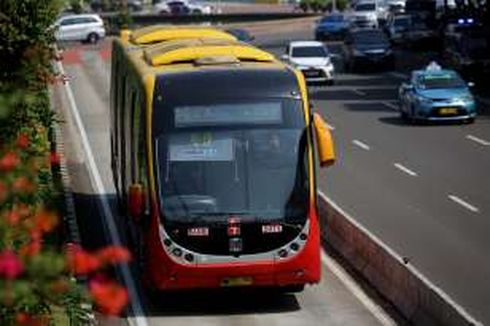 PT TransJakarta Koreksi Data Kenaikan Penumpang Versi Sandiaga