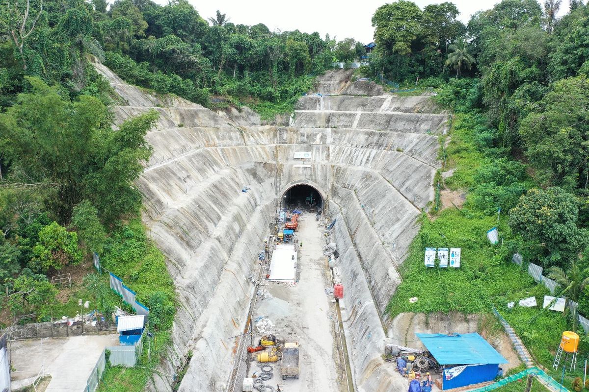 Proyek pembangunan Terowongan Jalan Sultan Alimuddin-Kakap di Kota Samarinda yang digarap oleh PT PP (Persero) Tbk (PTPP) kini telah mencapai progres 91,7 persen.
