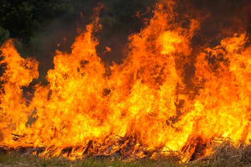 Kebocoran Gas Bakar 3 Rumah, Satu Orang Tewas Terpanggang