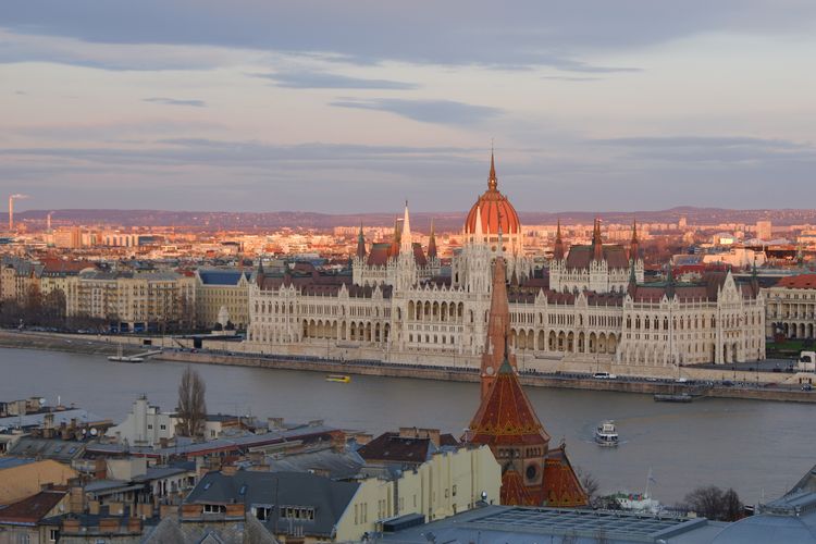 Pemandangan sungai Danube di kota Budapest, ibukota Hungaria