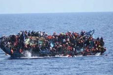Detik-detik Kapal Pengangkut Migran Terbalik