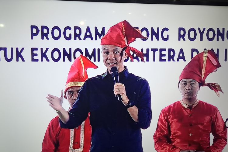 Calon presiden nomor urut 3 Ganjar Pranowo saat menghadiri acara deklarasi Progresif (Program Gotong Royong untuk Ekonomi Sejahtera dan Inklusif) di Gedung SMESCO, Jakarta, Jumat (8/12/2023).