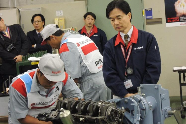 Mekanik Isuzu Astra Motor Indonesia ikuti kompetisi i-1 Grand Prix kategori Commercial Vehicle