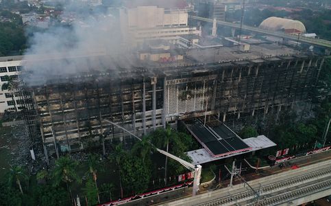 Fire at Attorney General's Office Fuels Concerns over Corruption Case Dossiers in Indonesia 