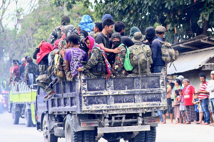 Komunitas Muslim Mindanao Dihancurkan oleh Perang Klan