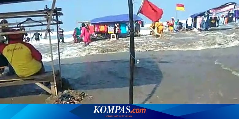 Viral Video Wisatawan Panik Berlarian Hindari Gelombang Laut Ini