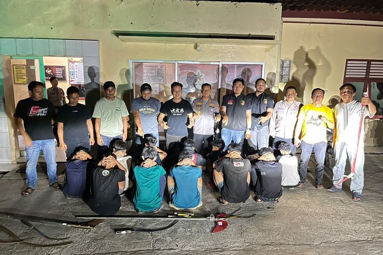 12 Remaja Bawa Celurit dan Corbek Ditangkap Polisi di Balongan Indramayu