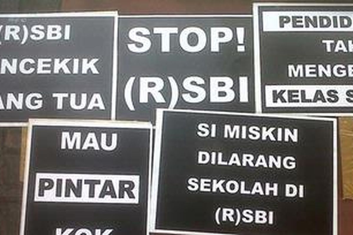 Poster tolak pendidikan mahal.