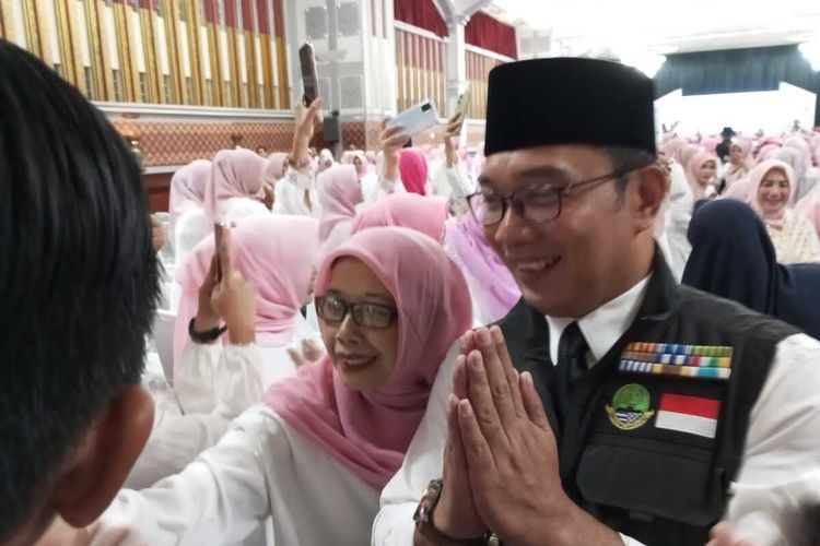 Ridwan Kamil usai acara ESQ Jabar Community Enlightment di Masjid Pusdai, Kota Bandung, Senin (4/9/2023).