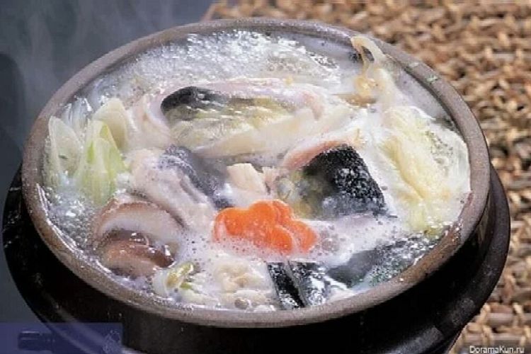 Bokjili, sup ikan buntal yang merupakan salah satu makanan ekstrem Korea.