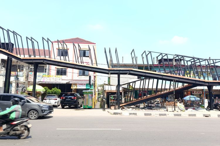 Warga Minta JPO Stasiun Bekasi Dilengkapi Lift untuk Akses Lansia-Ibu Hamil