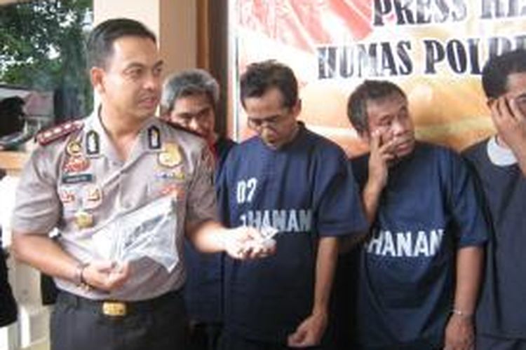 Ketujuh anggota jamaah majelis istoqosah Dzikirllah di Kecamatan Ngampel, Kabupaten Kendal, Jawa Tengah saat diperiksa di Polres Kendal.