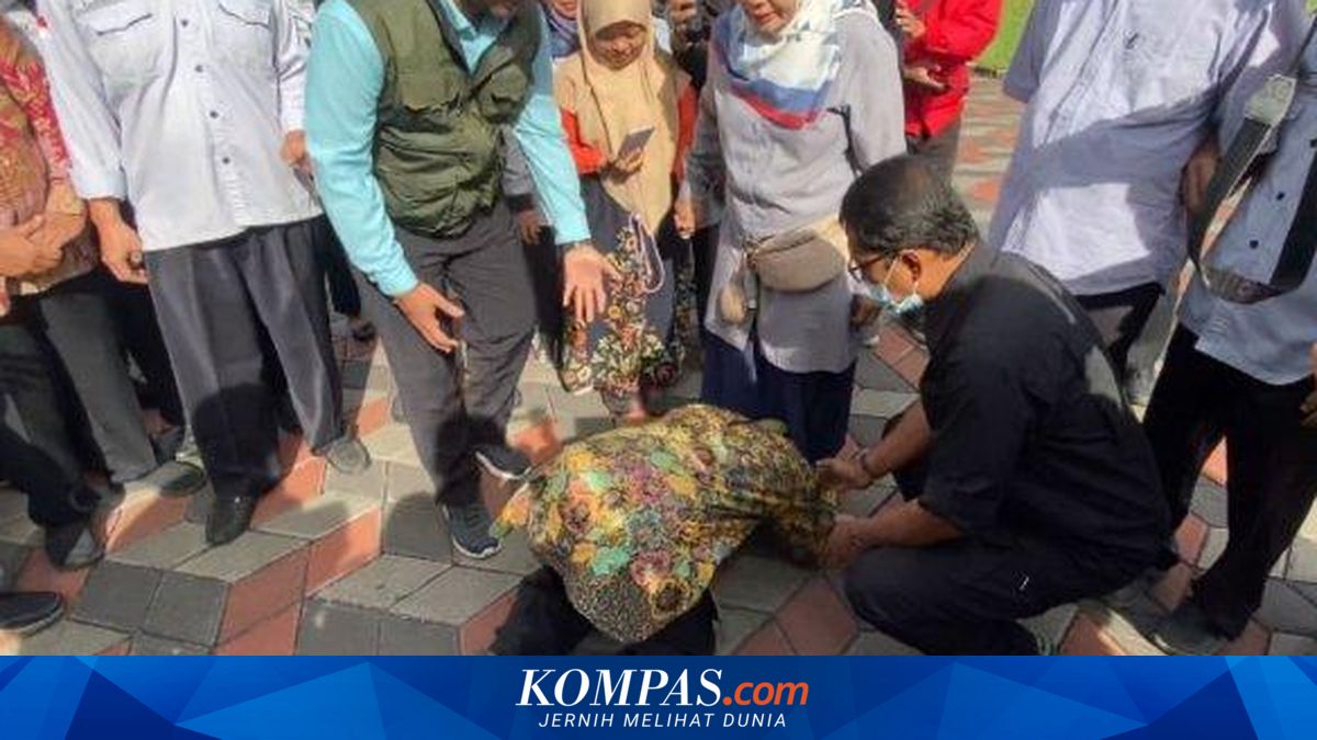 Momen Risma Berkali-kali Sujud, Saat Jadi Walkot Surabaya hingga Mensos ...