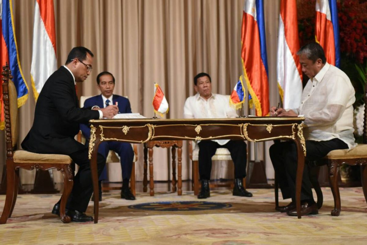Deklarasi Bersama tentang Konektivitas Laut Indonesia-Filipina dengan menggunakan Kapal RoRo Rute Bitung-Davao/General Santos pada 28 April 2017. 