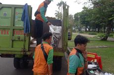840 Petugas Bersihkan Monas Usai Perayaan HUT Bhayangkara 