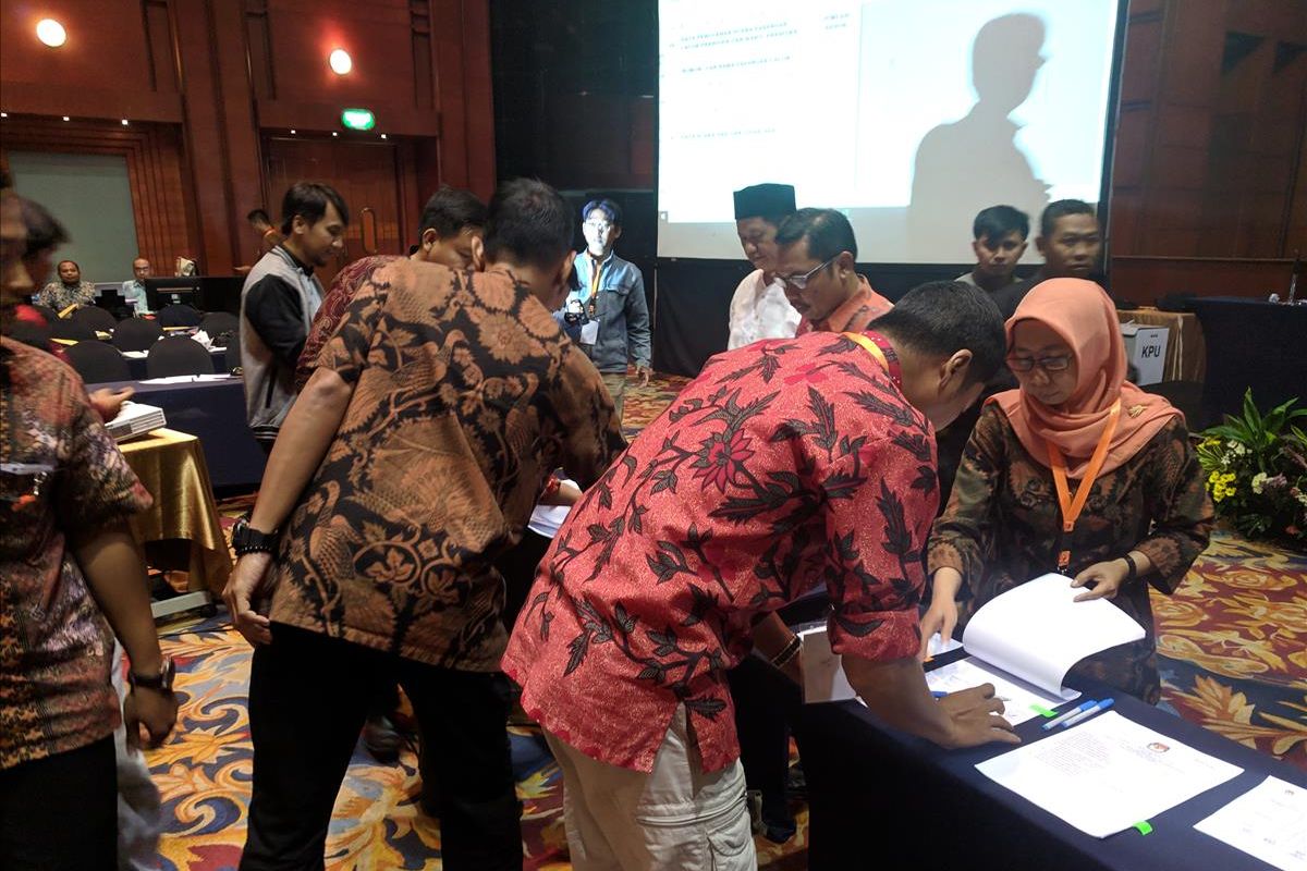 penandatanganan hasil pemilu pilpres di tingkat provinsi DKI Jakarta di Hotel Bidakara, Pancoran, Jakarta Selatan, Jumat (17/5/2019)