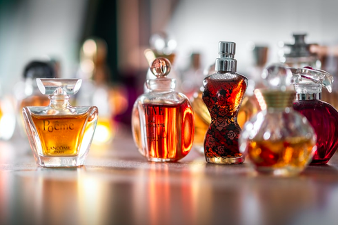 4 Kesalahan Saat Menyimpan Parfum, di Atas Meja hingga Kamar Mandi