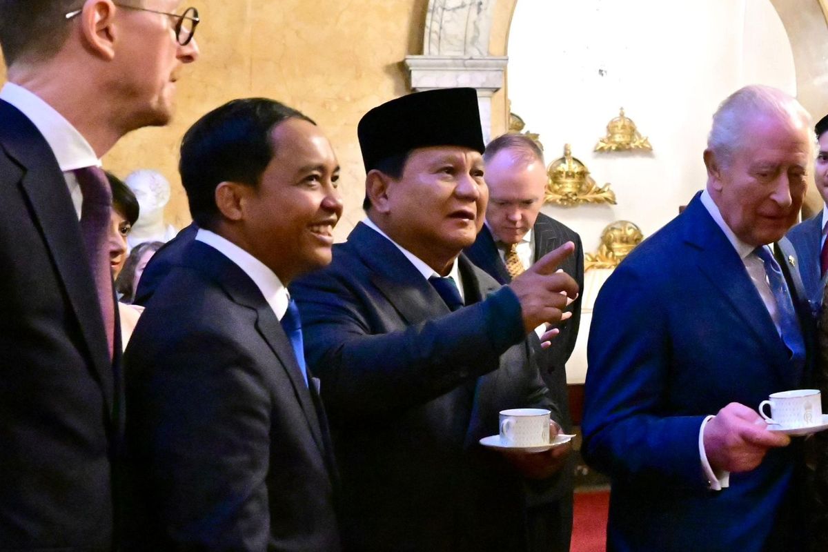 Presiden Prabowo Subianto bersama Menteri Kehutanan (Menhut) Raja Juli Antoni dalam salah satu forum di London, Inggris, Rabu (21/1/2026). 