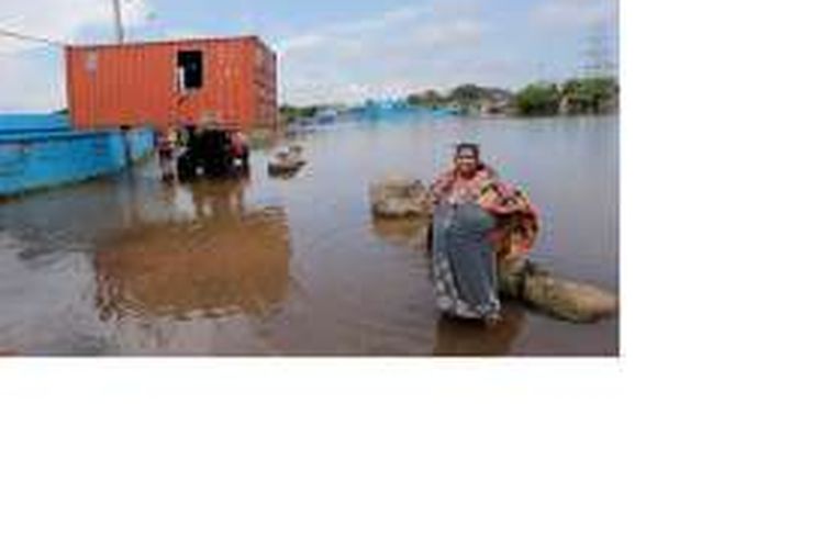 Banjir dan longsor di Sri Lanka tewaskan 92 orang. 