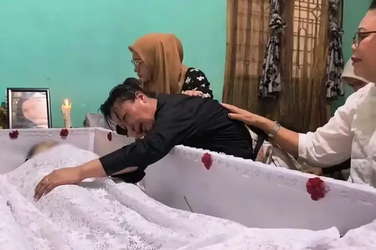 Keluarga Curiga Mantan Istri Polisi Bukan Bunuh Diri, Temukan Lebam di Mata dan Leher