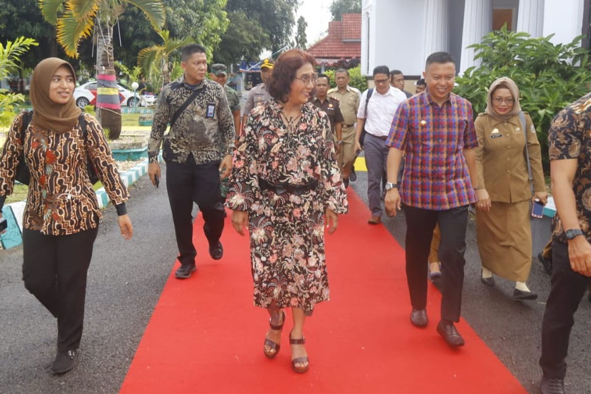 Menteri Kelautan dan Perikanan Republik Indonesia Susi Pudji Astuti dalam kunjungan kerjanya di Kabupaten Kepulauan Selayar melakukan pertemuan dengan seluruh stakeholder daerah di Pendopo Rumah Jabatan Bupati, Senin (21/4/2019).
