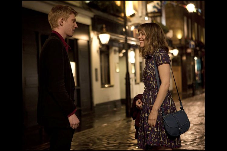  Domhnall Gleeson dan Rachel McAdams dalam film About Time (2013). Tayang mulai (23/10/2020) di Netflix