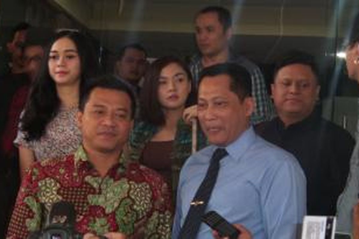 Politikus sekaligus penyanyi Anang Hermansyah (kiri) beserta sejumlah pelaku industri hiburan bertemu Kepala Bareskrim Polri Komjen Budi Waseso di Mabes Polri, Rabu (27/5/2015). Mereka melaporkan adanya tindak pidana pelanggaran hak cipta yang merugikan mereka.